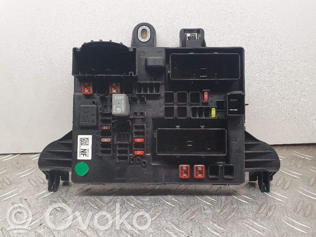 Opel Insignia A Saugiklių blokas 