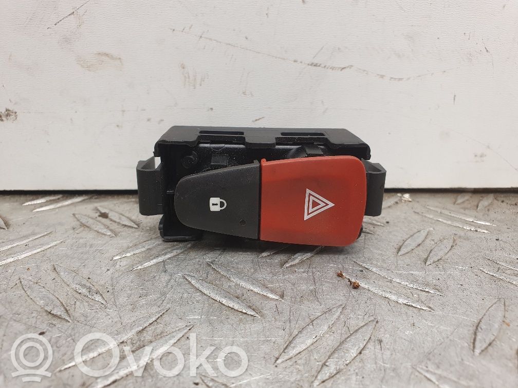 Renault Megane III Avārijas lukturu slēdzis 