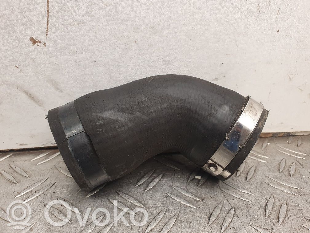 Volkswagen PASSAT B7 Intercooler hose/pipe 