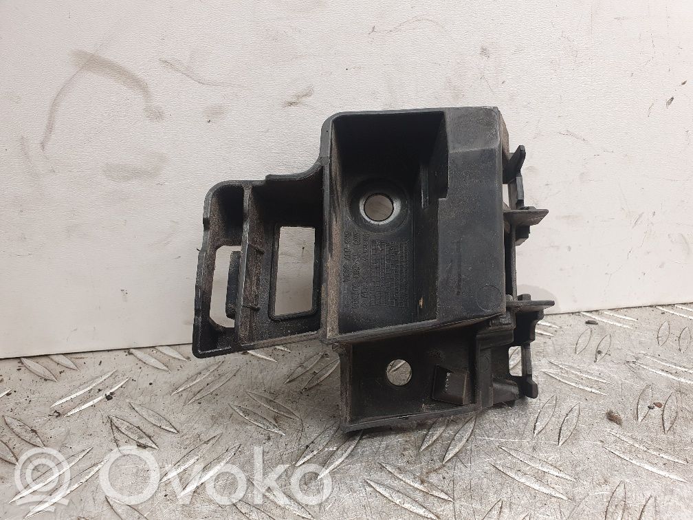 Volkswagen Golf VI Uchwyt / Mocowanie zderzaka tylnego 