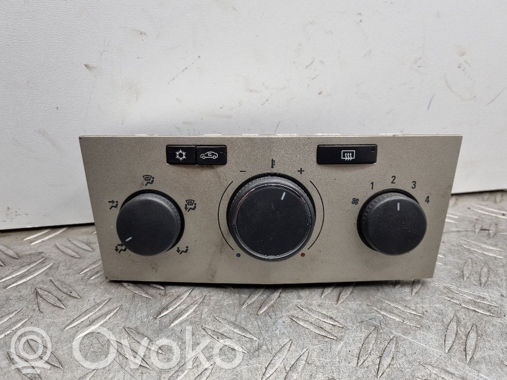 Opel Astra H Climate control unit 