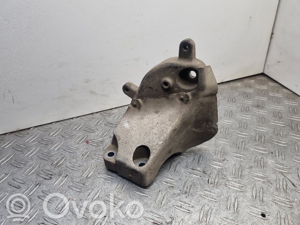 BMW X3 E83 Engine mounting bracket 