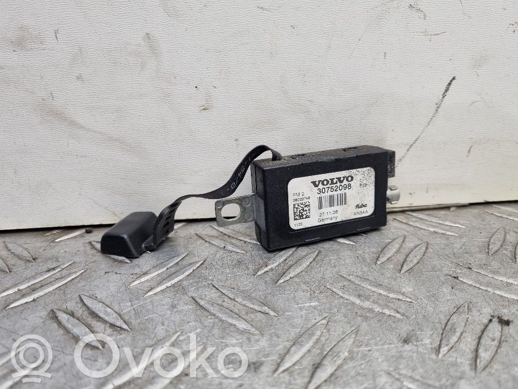 Volvo XC90 Antenos stiprintuvas 