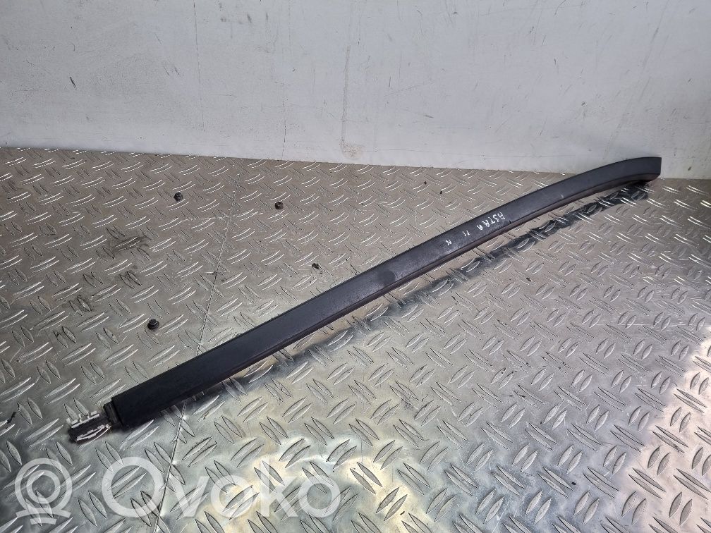 Opel Astra J Windshield trim 