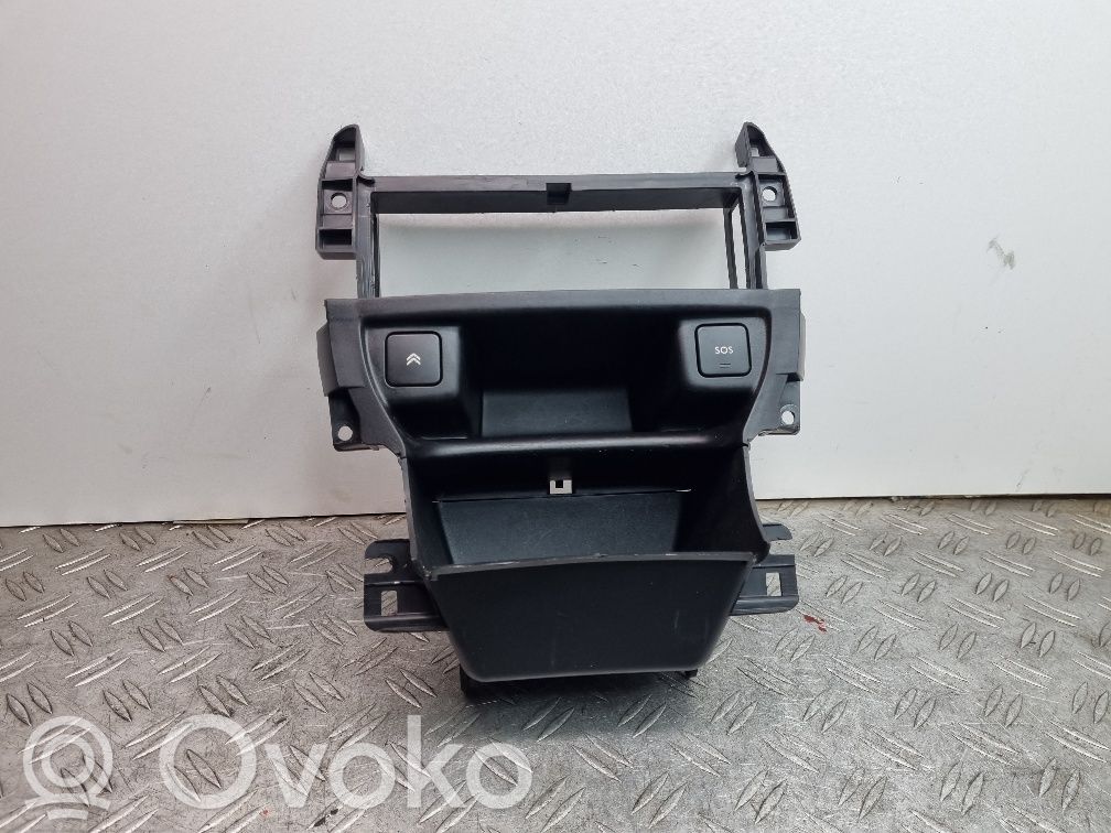 Citroen DS3 Mantu nodalījums centrālā konsole 
