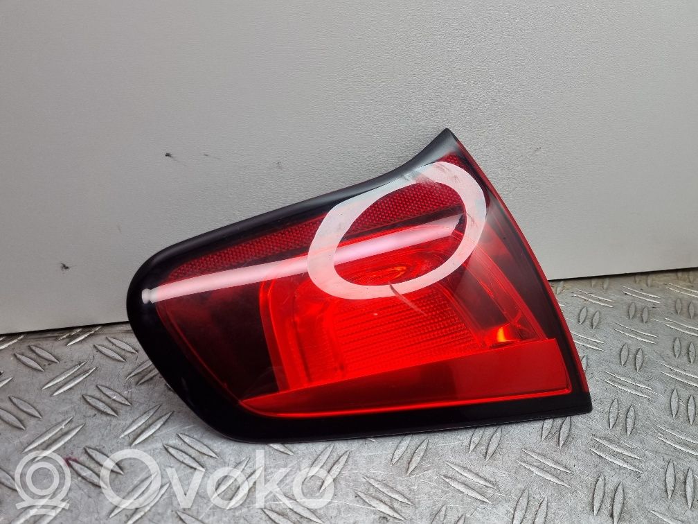 Citroen C3 Galinis žibintas dangtyje 