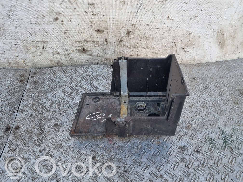 Volvo V50 Akumulatora nostiprināšanas pamatne 