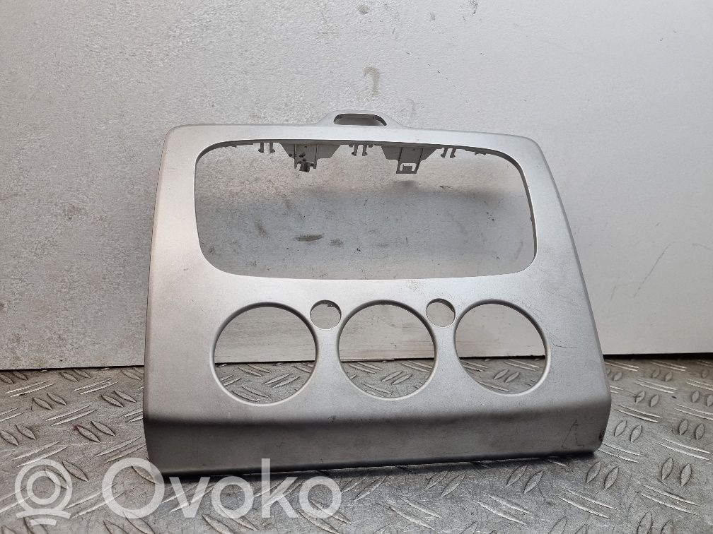 Ford Focus Radio/GPS head unit trim 