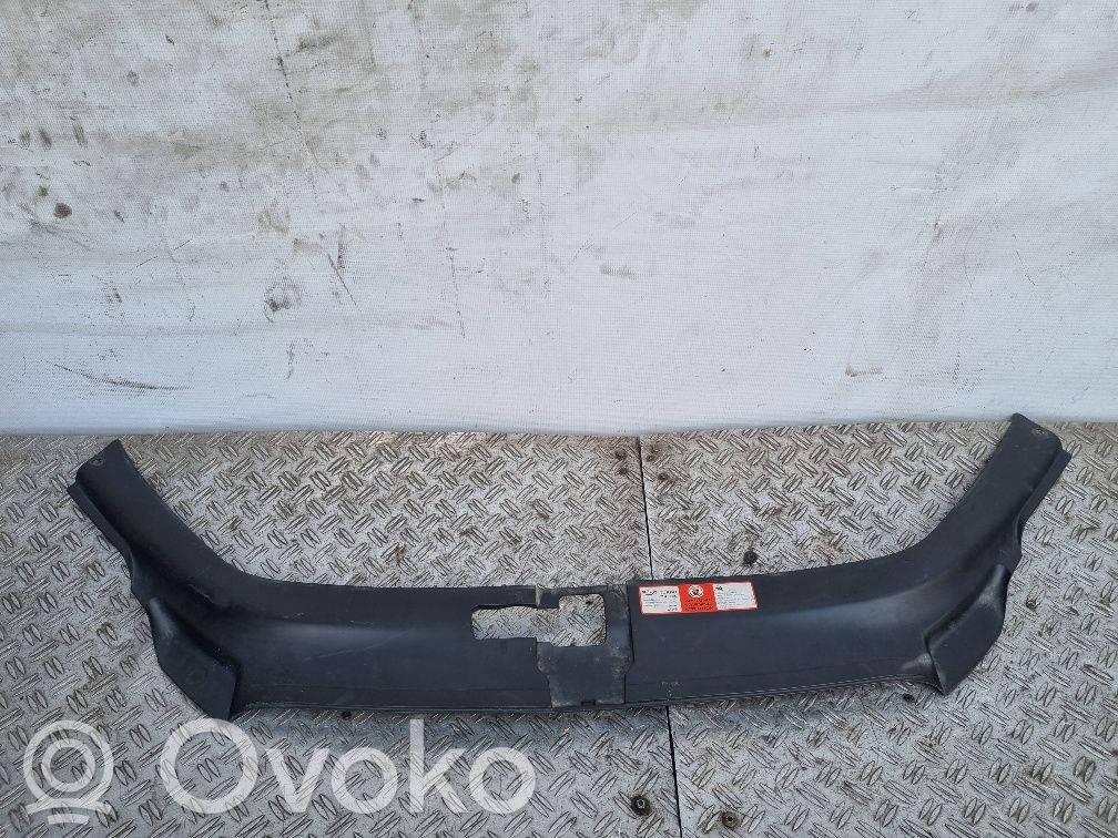 Audi Q7 4L Radiator trim 