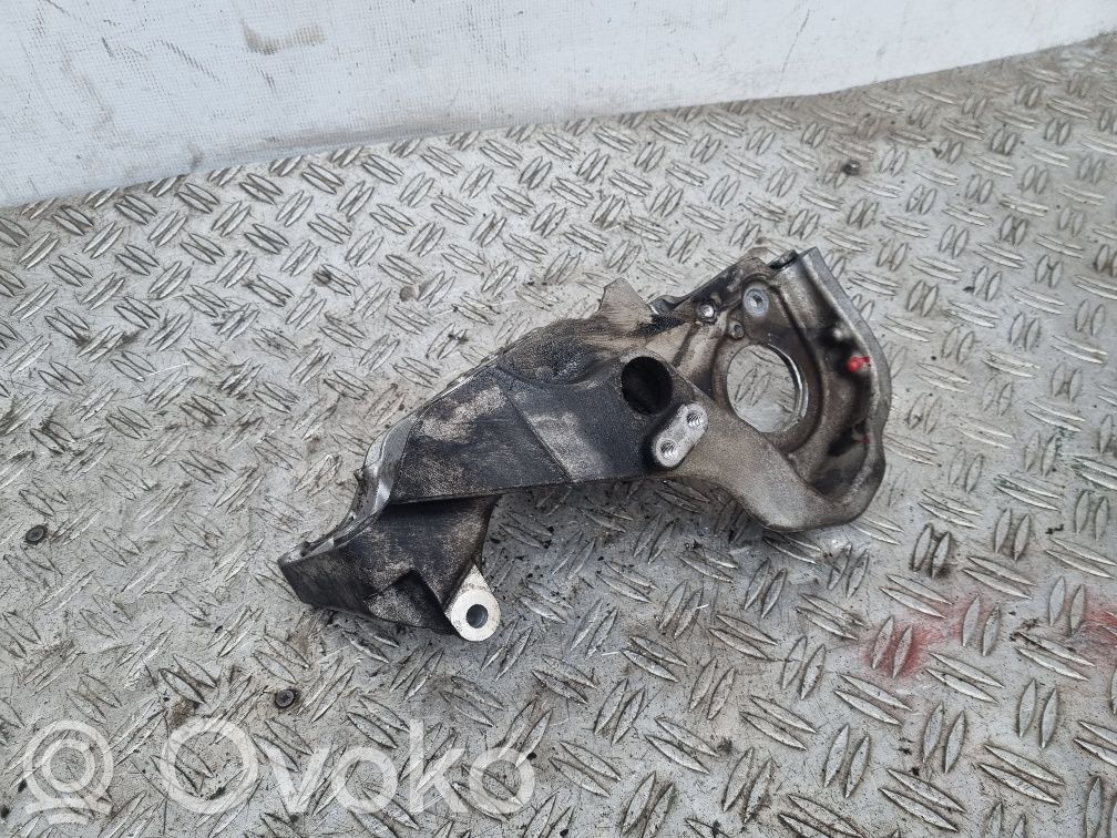 Volvo V40 Generator/alternator bracket 