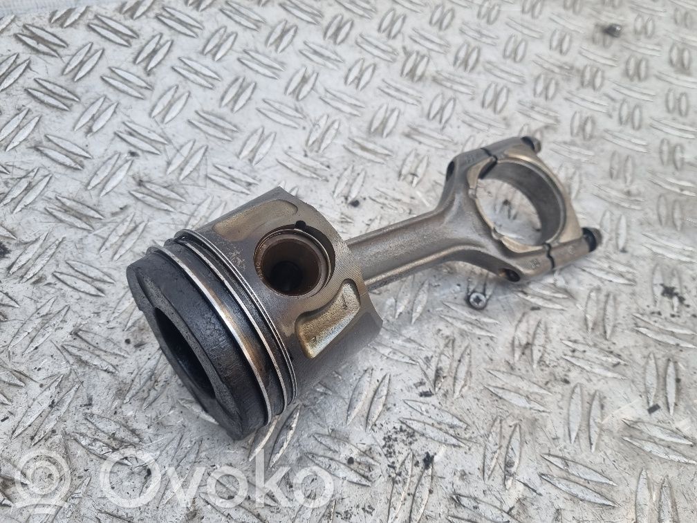 Opel Insignia A Поршень с шатуном 