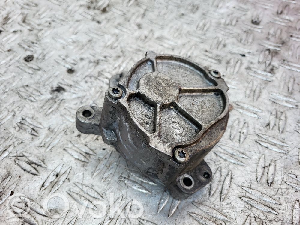 Ford Mondeo MK IV Vacuum pump 