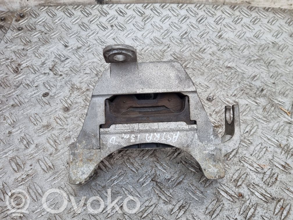 Opel Astra J Engine mount bracket 