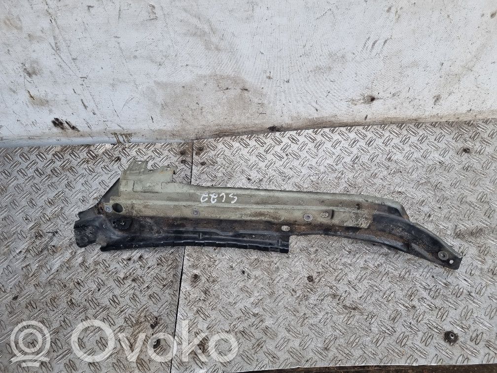 Audi Q7 4L Lokasuojan kannake 
