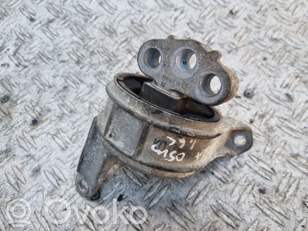 Opel Zafira B Engine mount bracket 