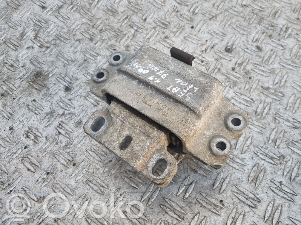 Seat Altea XL Engine mount bracket 