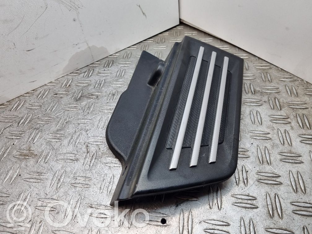 Dodge Nitro Решётка в крыле 