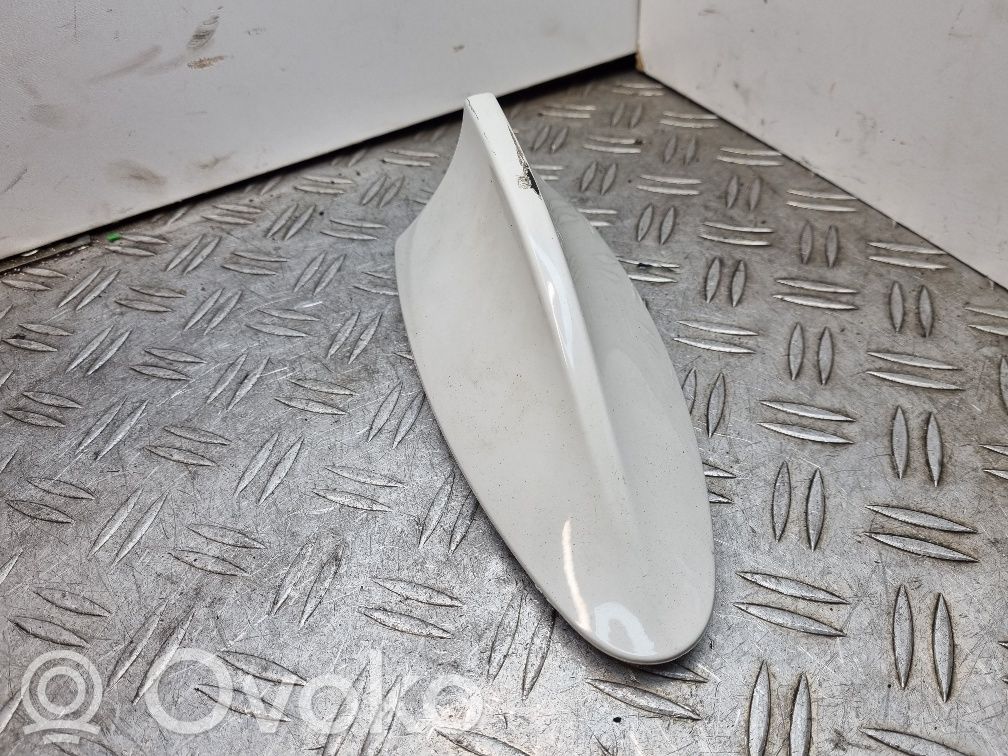 Osłona anteny dachowej GPS   9141467,24068709