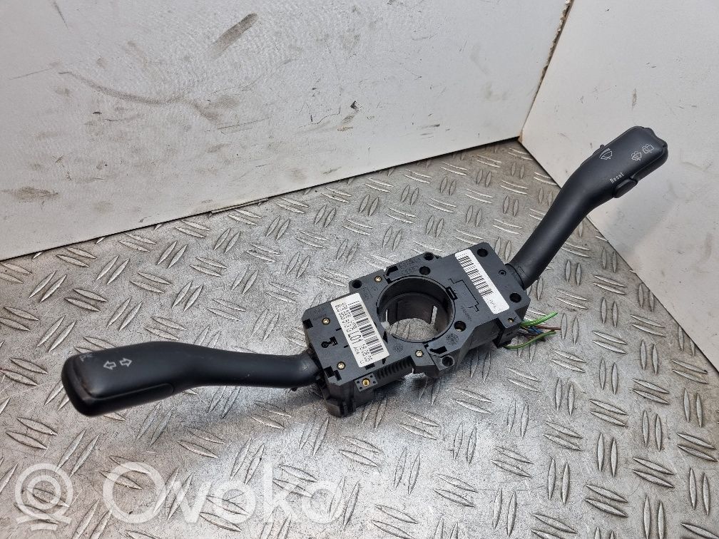 Skoda Fabia Mk1 (6Y) Wiper turn signal indicator stalk/switch 