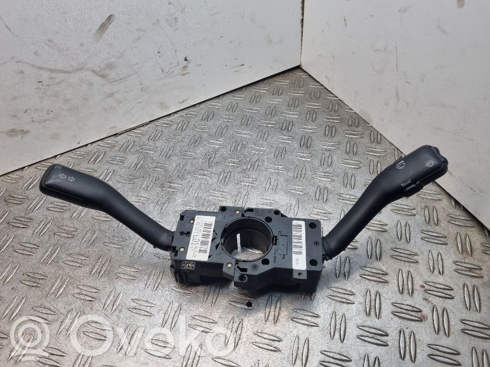 Seat Toledo II (1M) Wiper turn signal indicator stalk/switch 