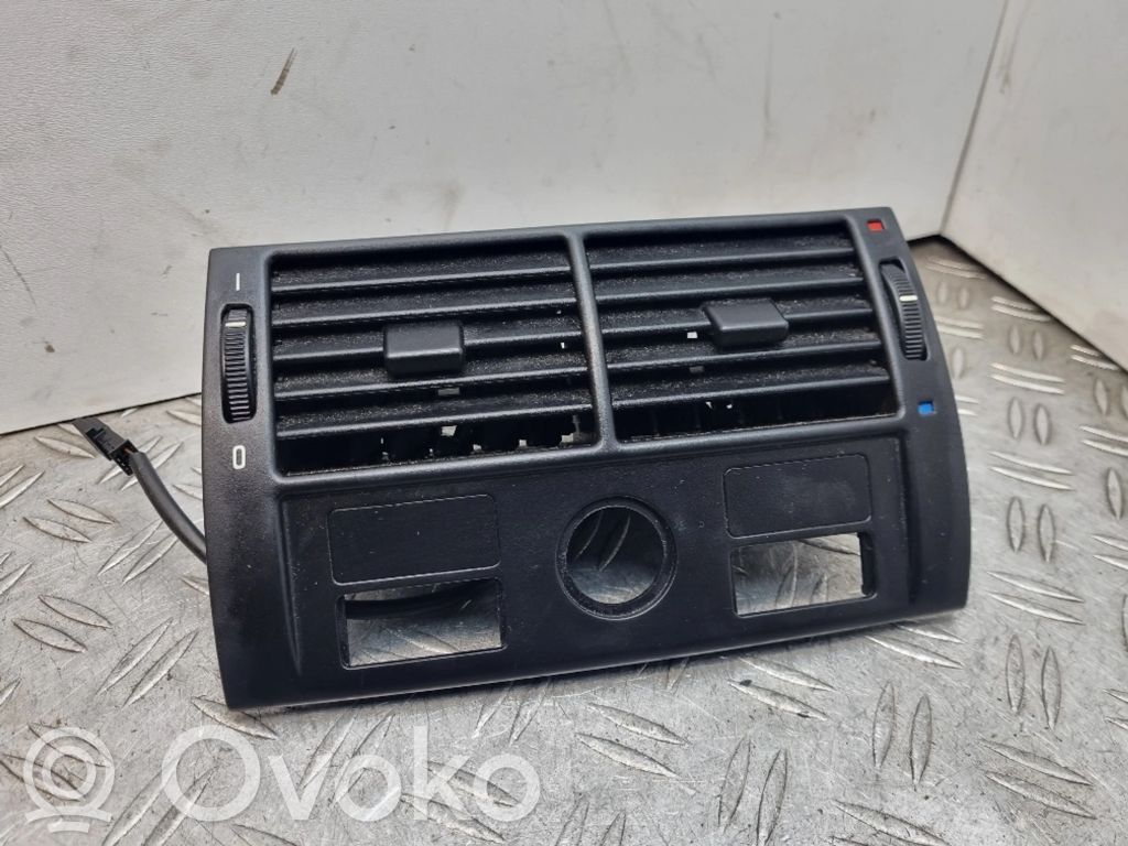 BMW X5 E53 Aizmugurējā gaisa - ventilācijas reste 