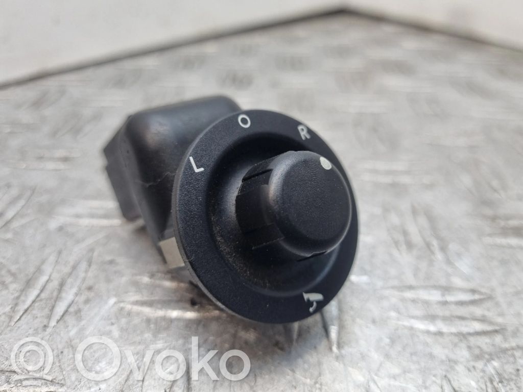 Chrysler 300 - 300C Wing mirror switch 