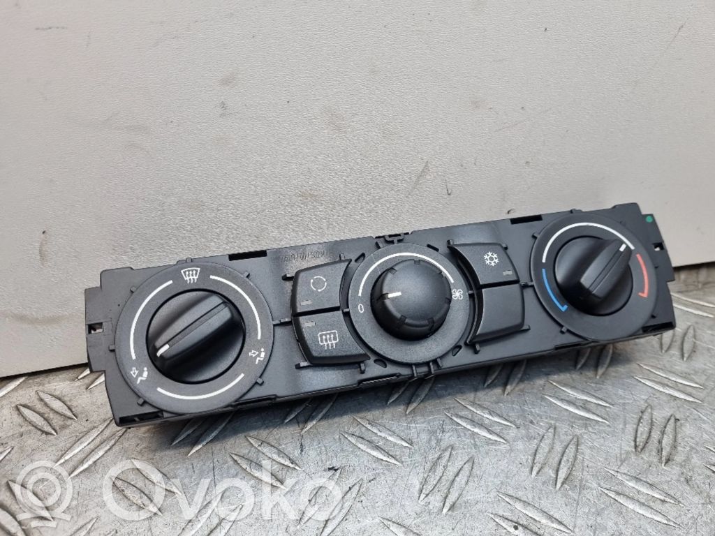 BMW 1 E81 E87 Climate control unit 