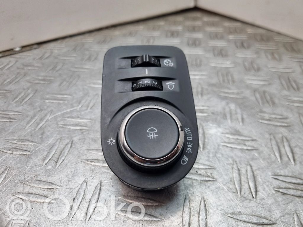 Light switch   39050762,17016479