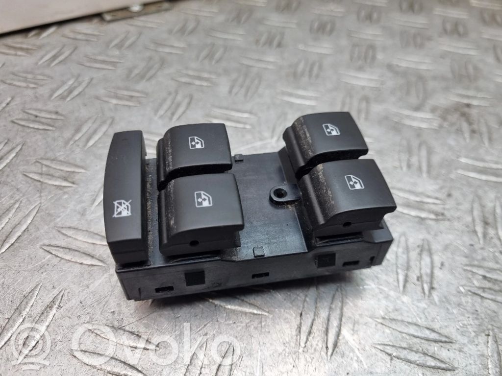 Electric window control switch   13408460,321962