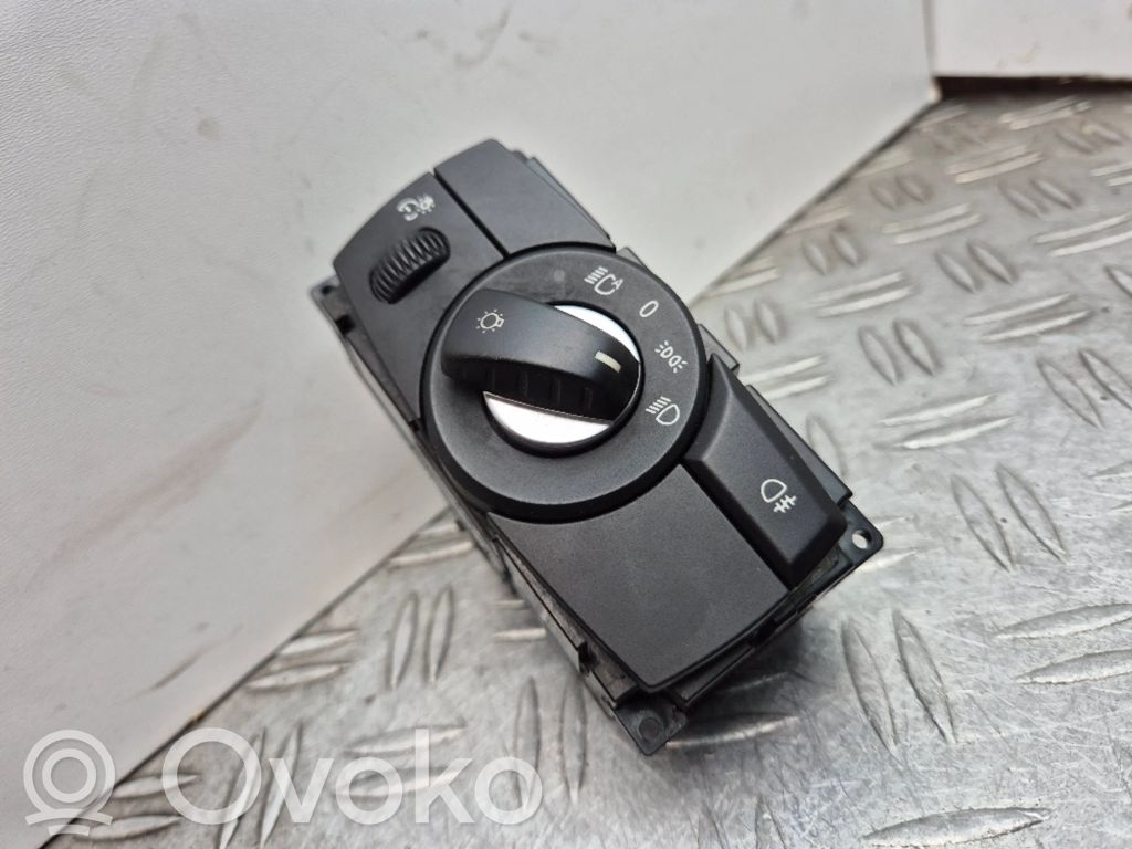 Light switch   9135582,3361060102