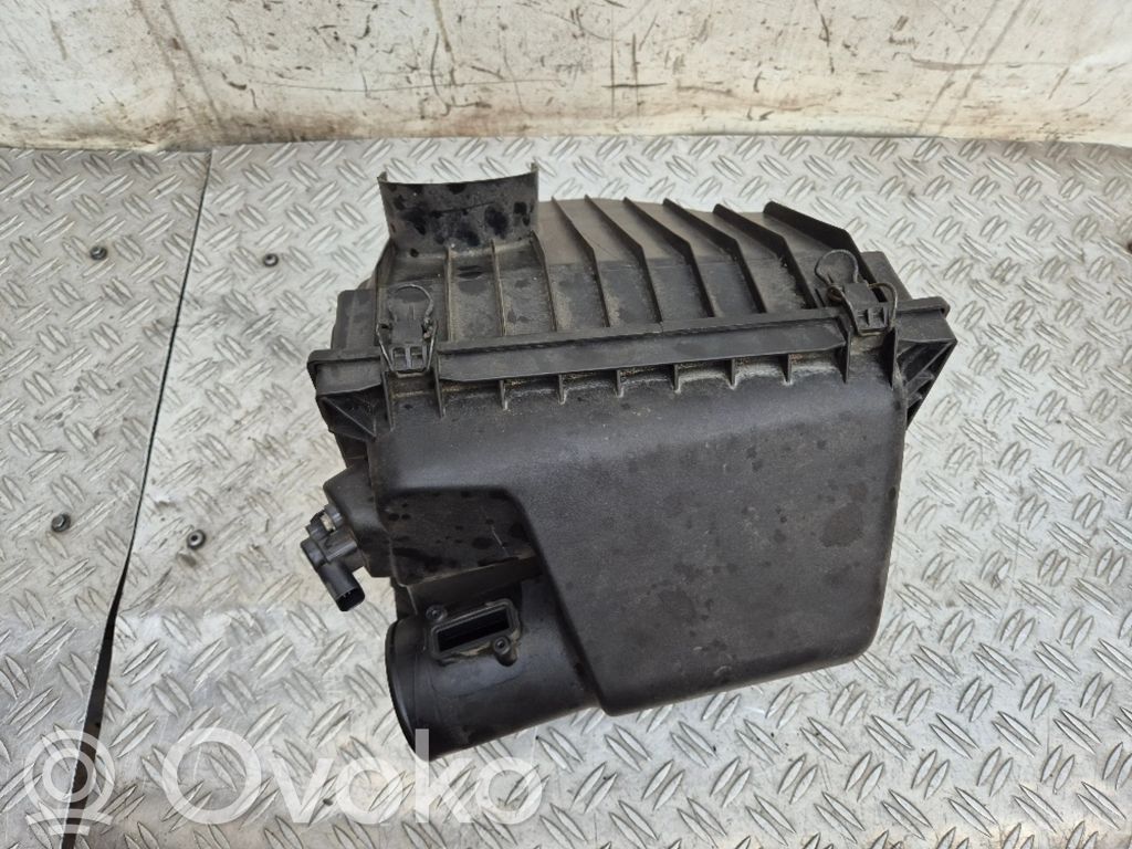 Dodge Nitro Air filter box 