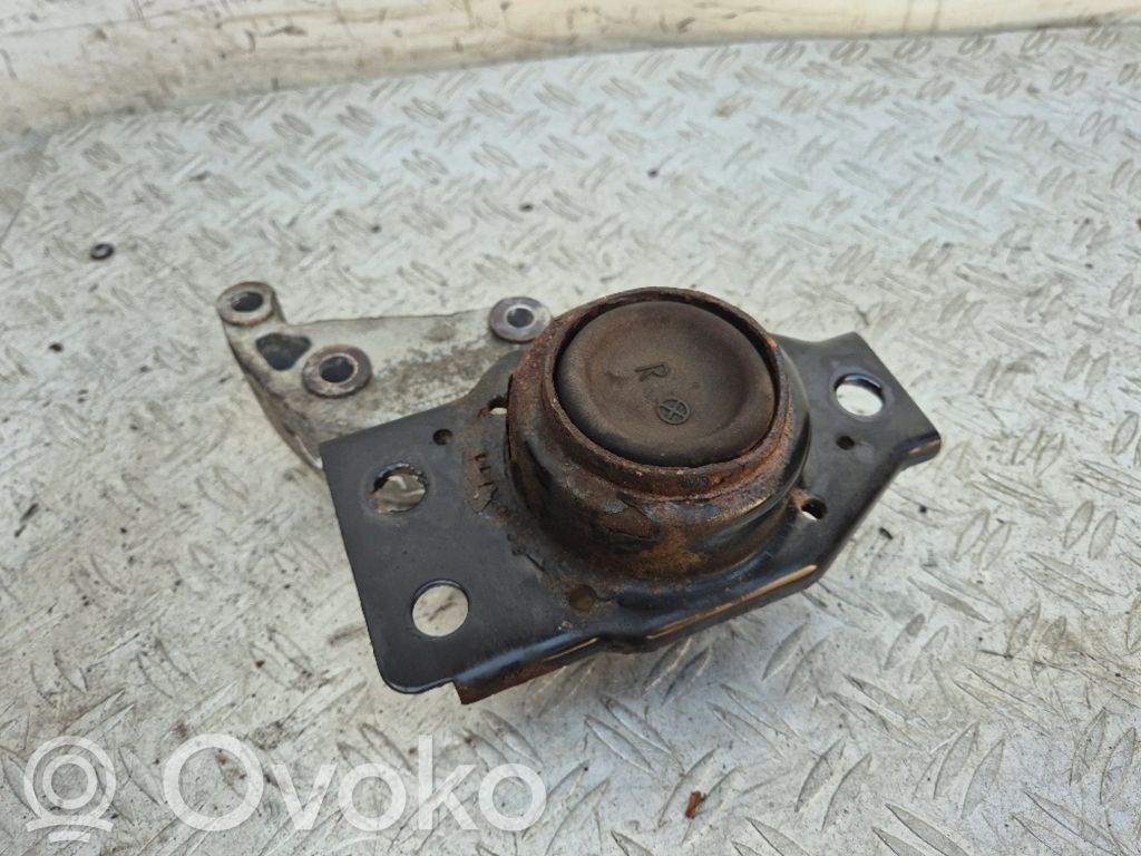 Nissan Qashqai Engine mount bracket 