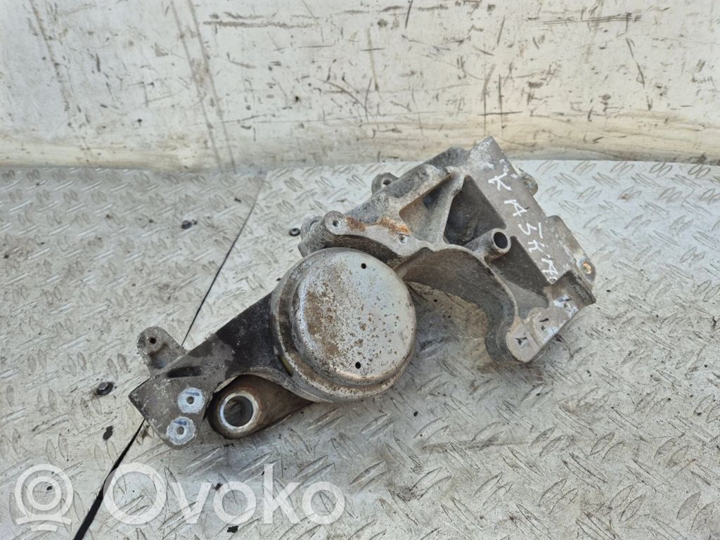 Nissan Qashqai Engine mount bracket 