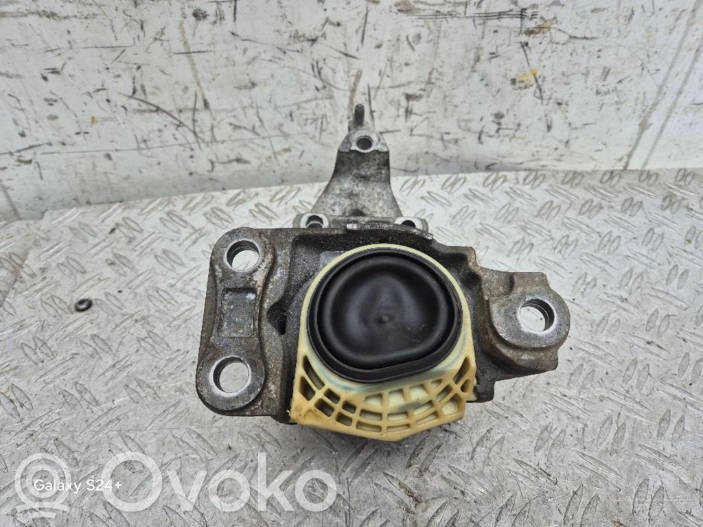 Renault Megane III Engine mount bracket 