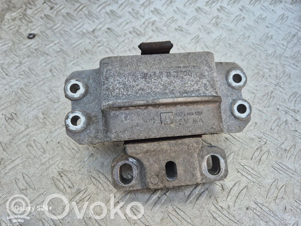 Skoda Octavia Mk2 (1Z) Engine mount bracket 