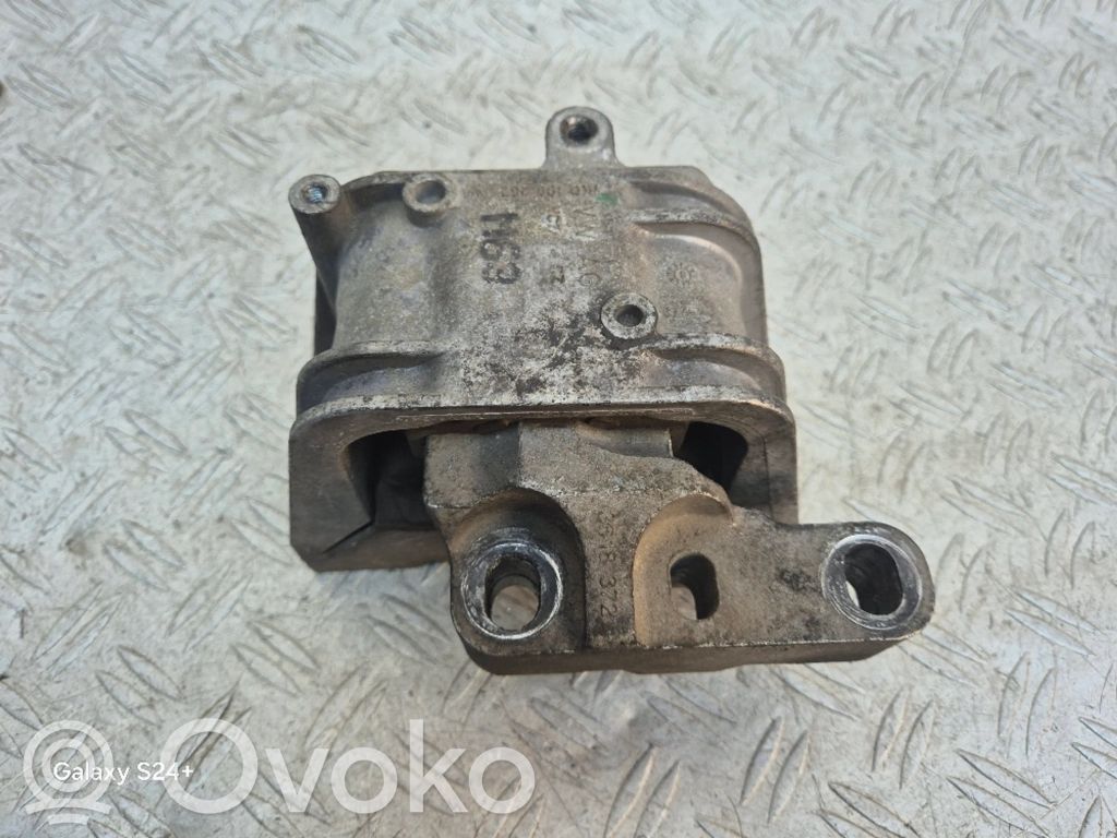 Volkswagen PASSAT B6 Engine mount bracket 