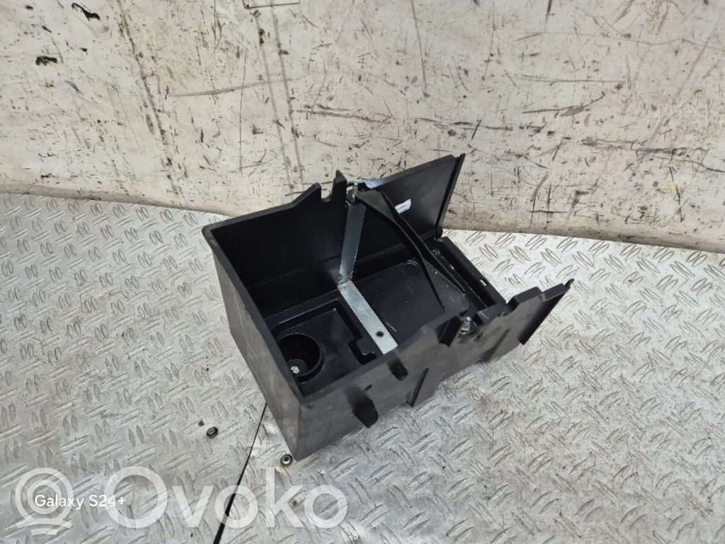 Ford Focus Akumuliatoriaus tvirtinimo padas 