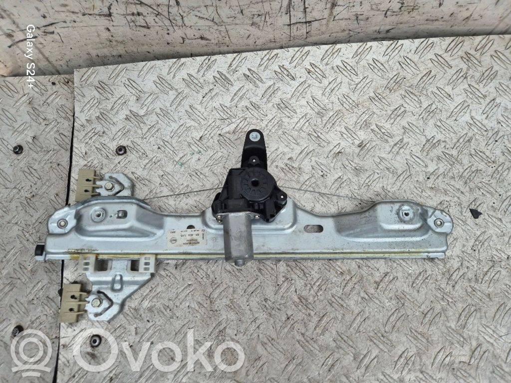 Nissan Qashqai Regulador de puerta trasera con motor 