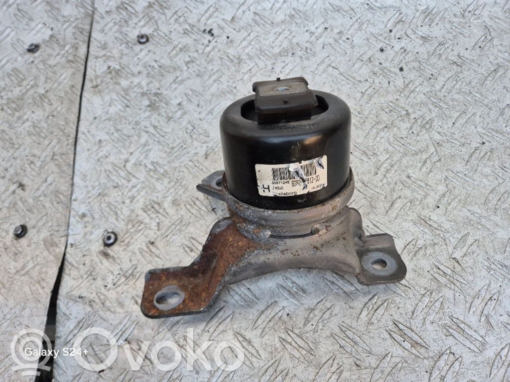 Volvo XC60 Engine mount bracket 