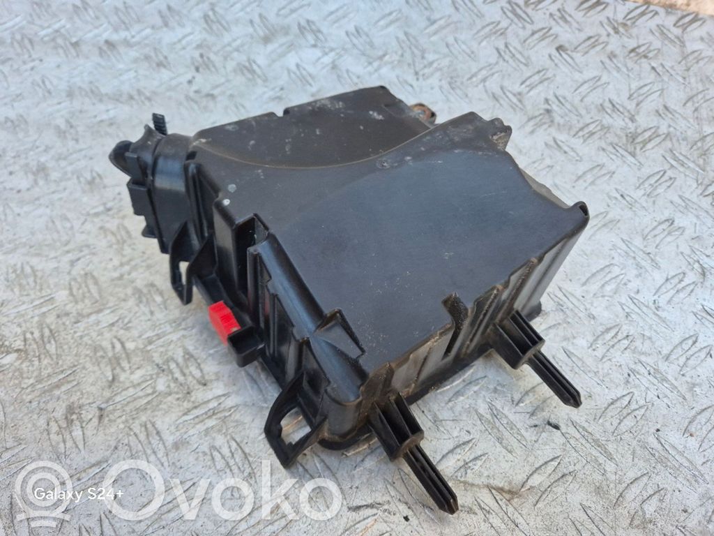 Renault Megane III Fuse box cover 