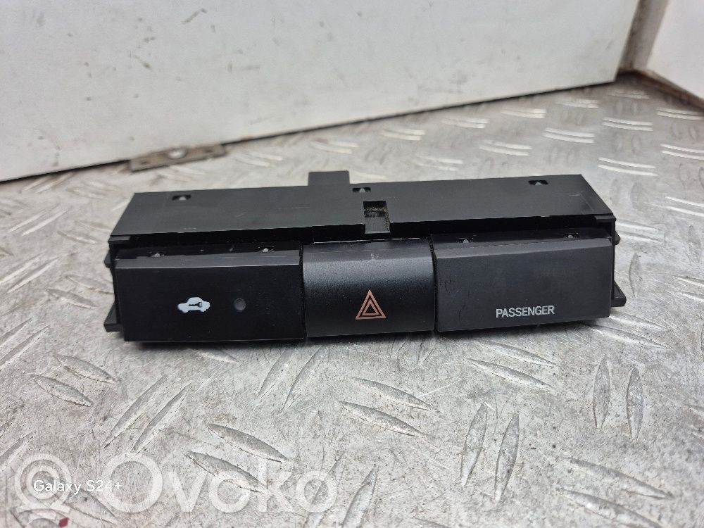 Toyota Corolla Verso AR10 Hazard light switch 