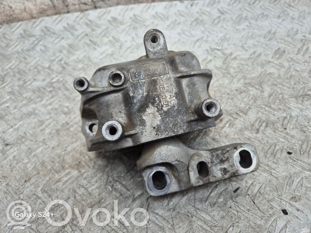 Skoda Octavia Mk2 (1Z) Engine mount bracket 