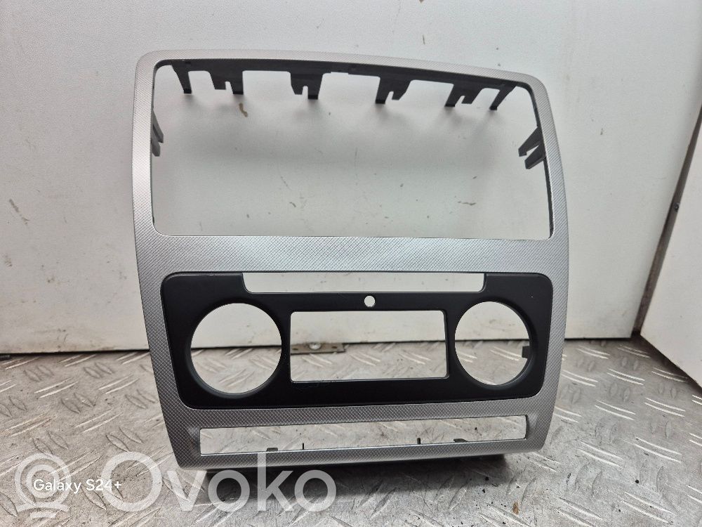 Skoda Octavia Mk2 (1Z) Radio / CD/DVD atskaņotājs / navigācija 