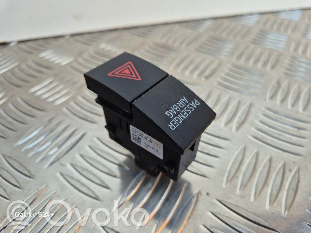 Skoda Rapid (NH) Hazard light switch 