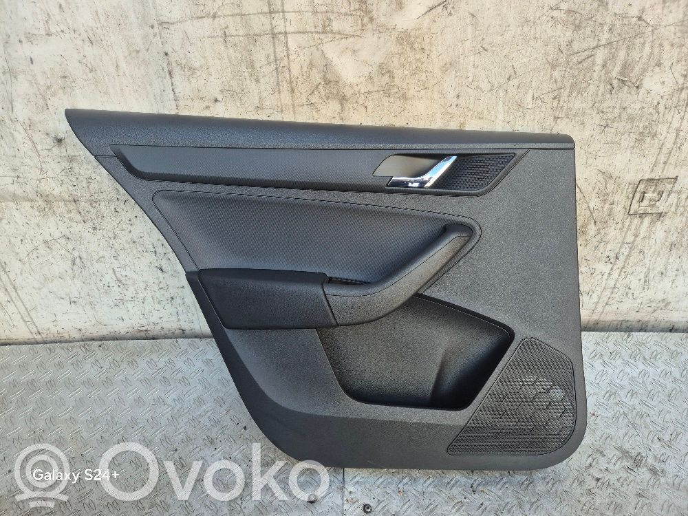 Skoda Rapid (NH) Boczki / Poszycie drzwi tylnych 