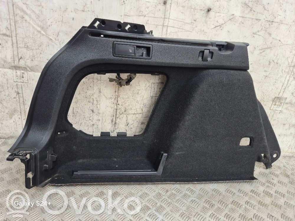 Volkswagen Golf VII Boczek / Tapicerka / bagażnika 