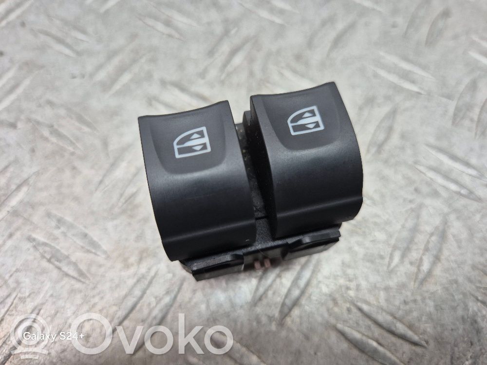 Renault Captur Electric window control switch 