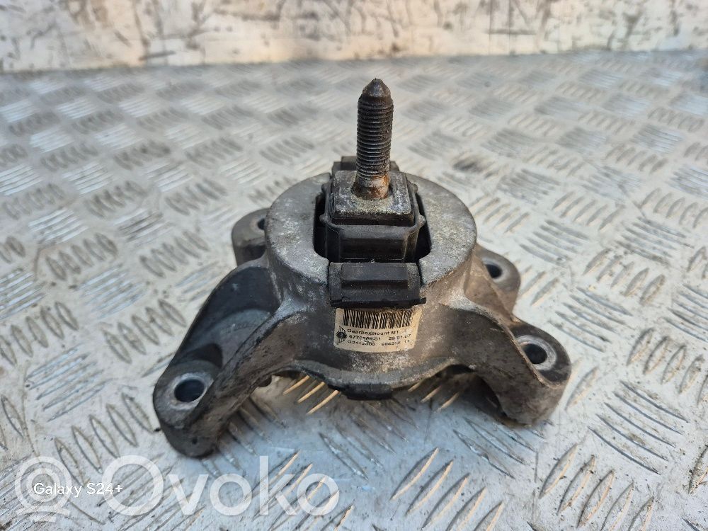 Engine mount bracket   6779806