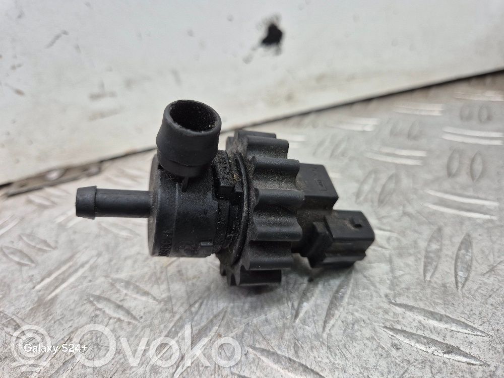 BMW 5 E39 Vacuum valve 
