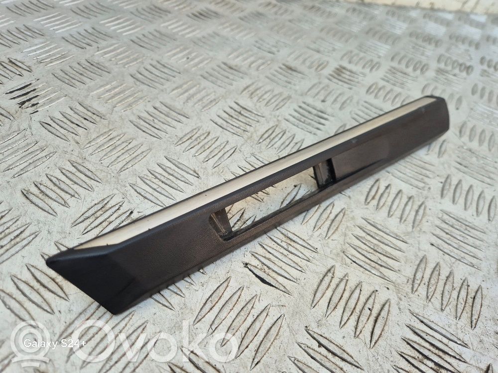 BMW 7 E38 Apdaila sparno (moldingas) 